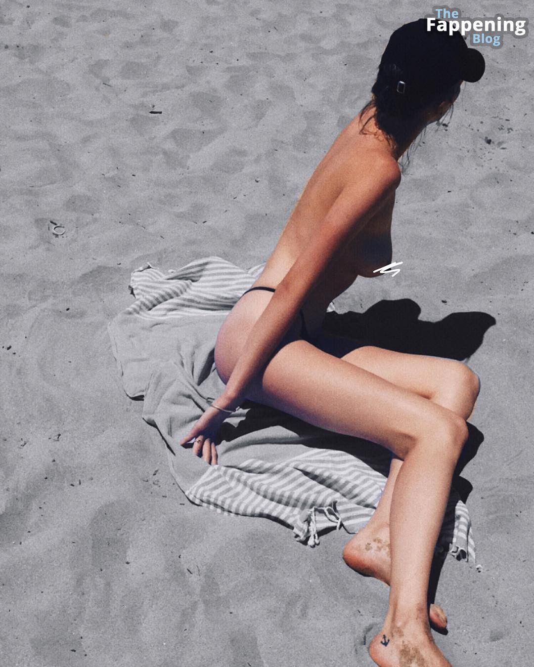 Jamilla Hoogenboom Nude &amp; Sexy Collection (37 Photos)