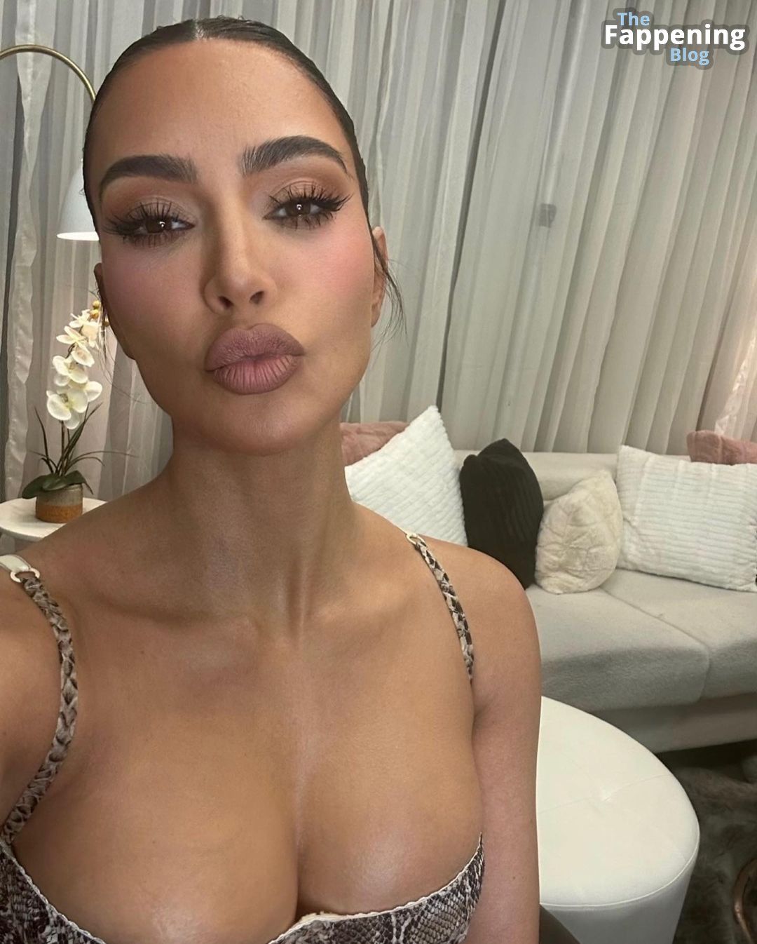 Kim-Kardashian-Sexy-TheFappeningBlog-11.jpg