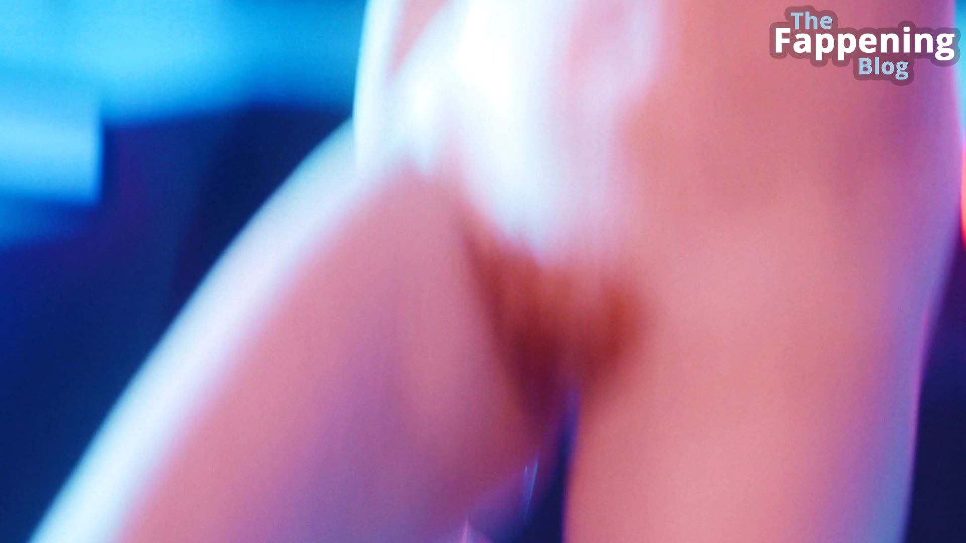 Krew Boylan Nude – Seriously Red (11 Pics)