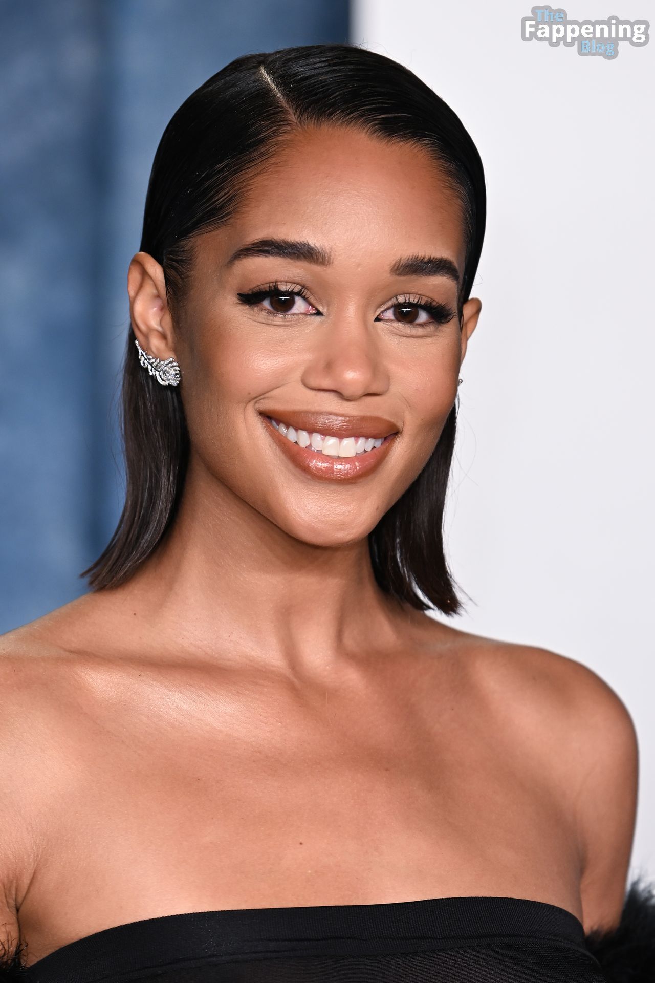 🍑 Laura Harrier Flashes Her Nude Tits At The 2023 Vanity Fair Oscar Party 20 Photos Image