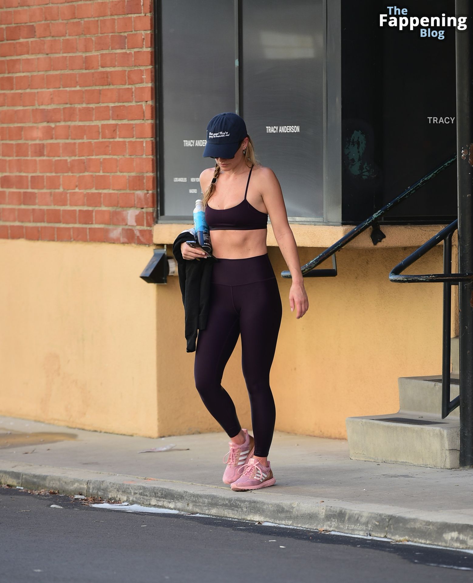 Olivia Wilde Shows Off Her Fit Physique as She’s Spotted Leaving a Gym in LA (73 Photos)