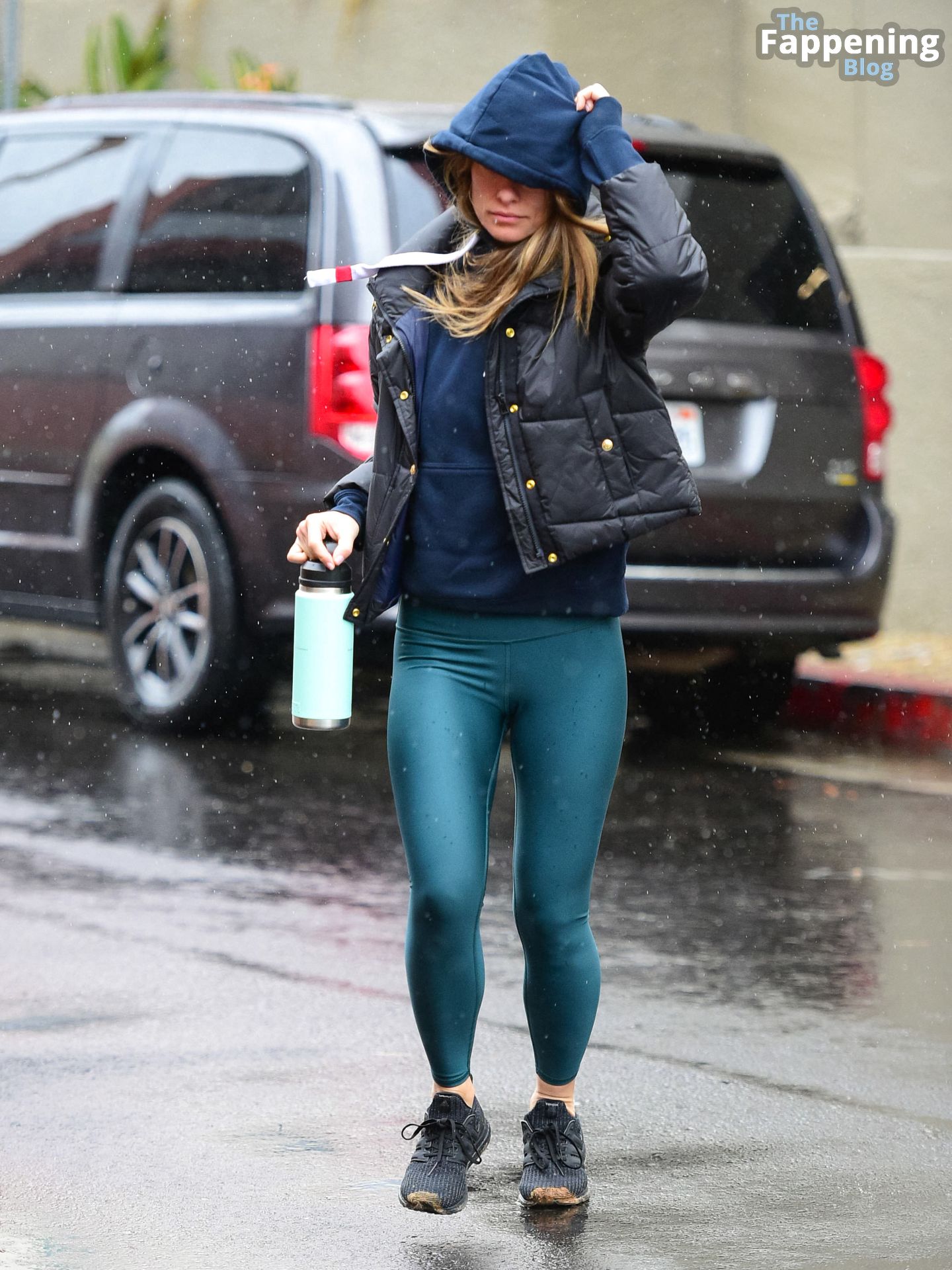 Olivia Wilde Shields Herself From the Rain as She Exits a Gym in LA (117 Photos)