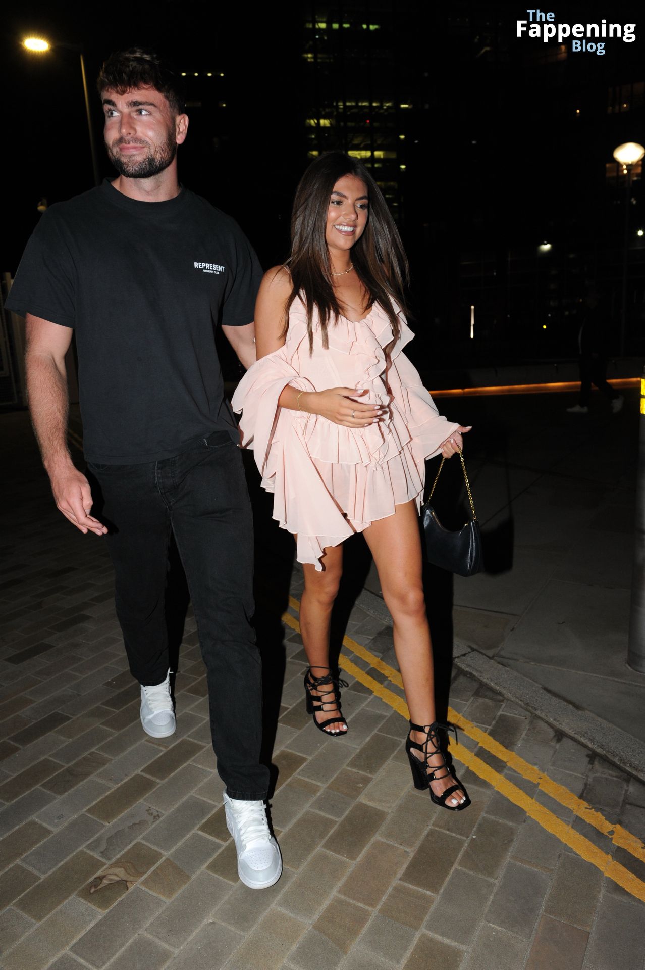 Samie Elishi &amp; Tom Clare Share a Kiss on a Night Out in Manchester (16 Photos)