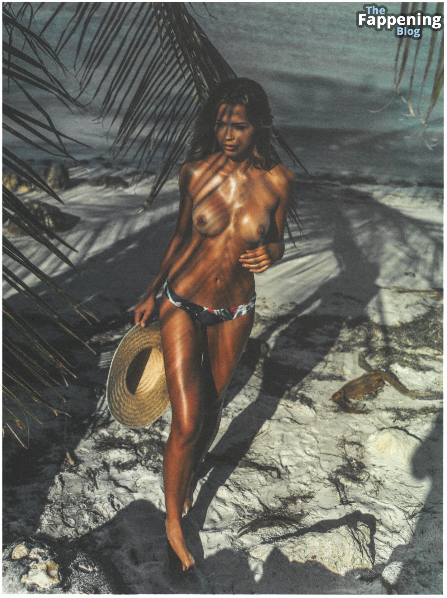 Sandra Kubicka Nude &amp; Sexy – Treats! Magazine (20 Photos)