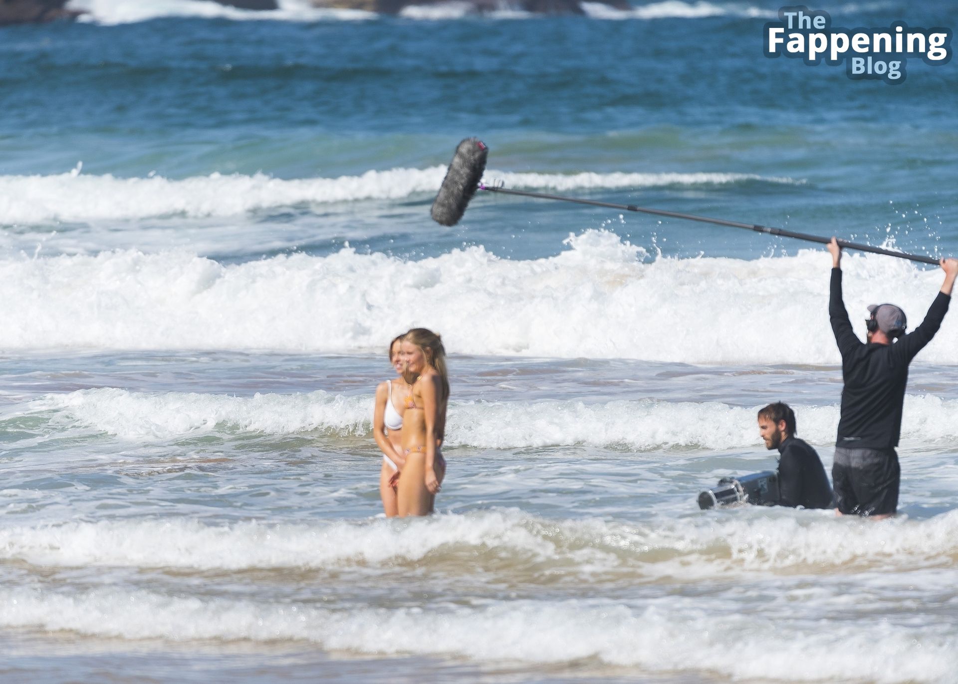 Sydney Sweeney, Glen Powell and Cast Heat Up the Screen with Steamy Beach Scenes for a New Film in Australia (127 Photos)
