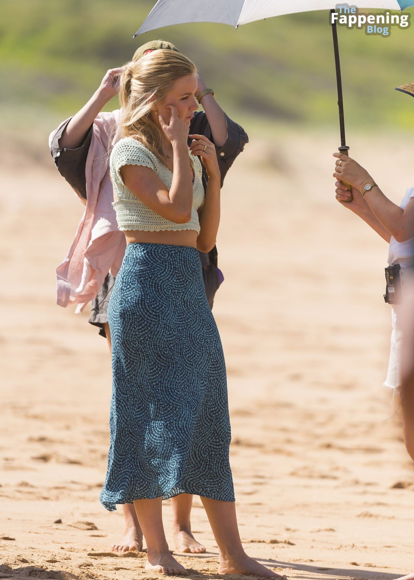 Sydney Sweeney, Glen Powell and Cast Heat Up the Screen with Steamy Beach Scenes for a New Film in Australia (127 Photos)