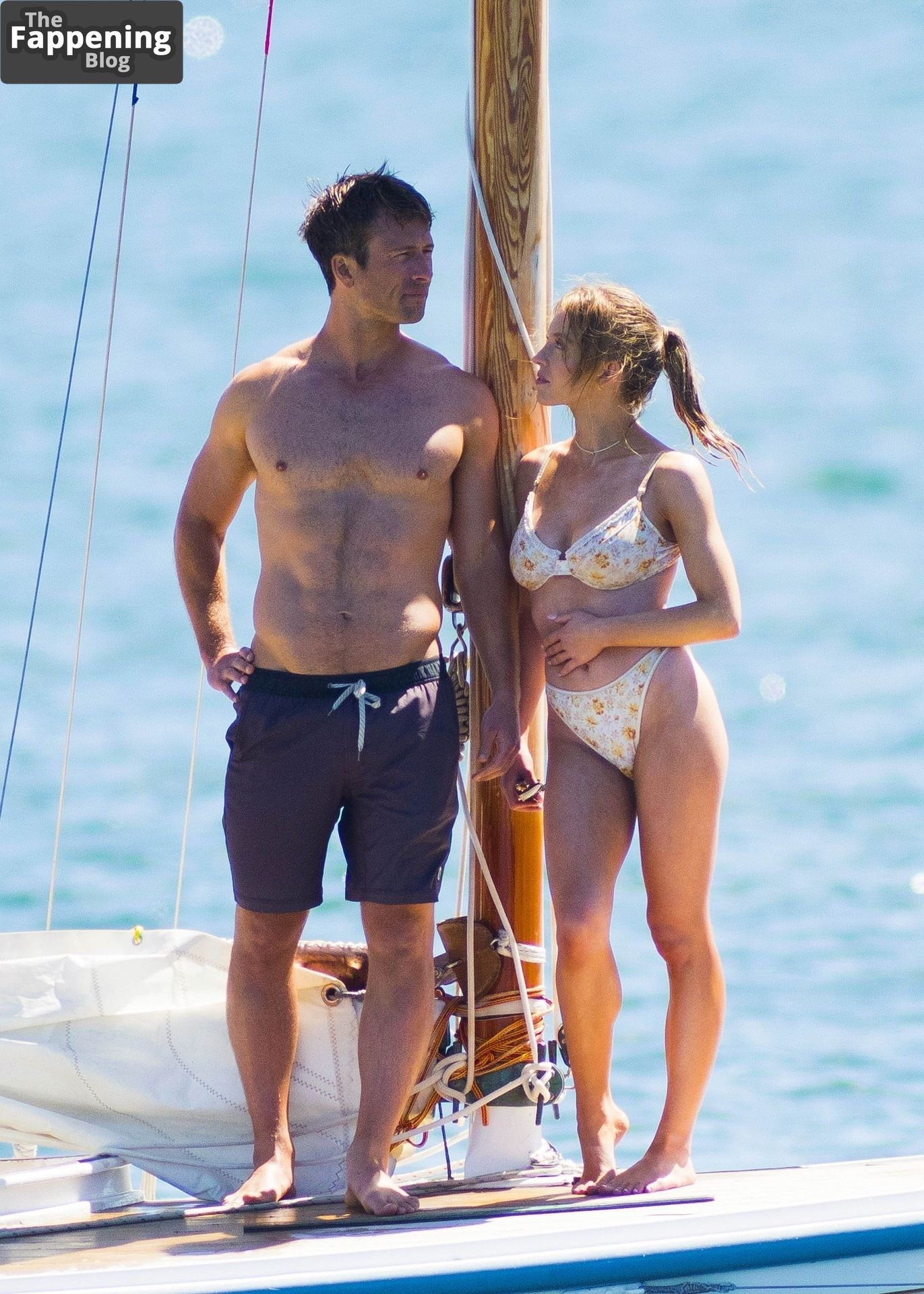 Sydney Sweeney &amp; Glen Powell Swim Out to a Yacht While Filming in Sydney (130 Photos)