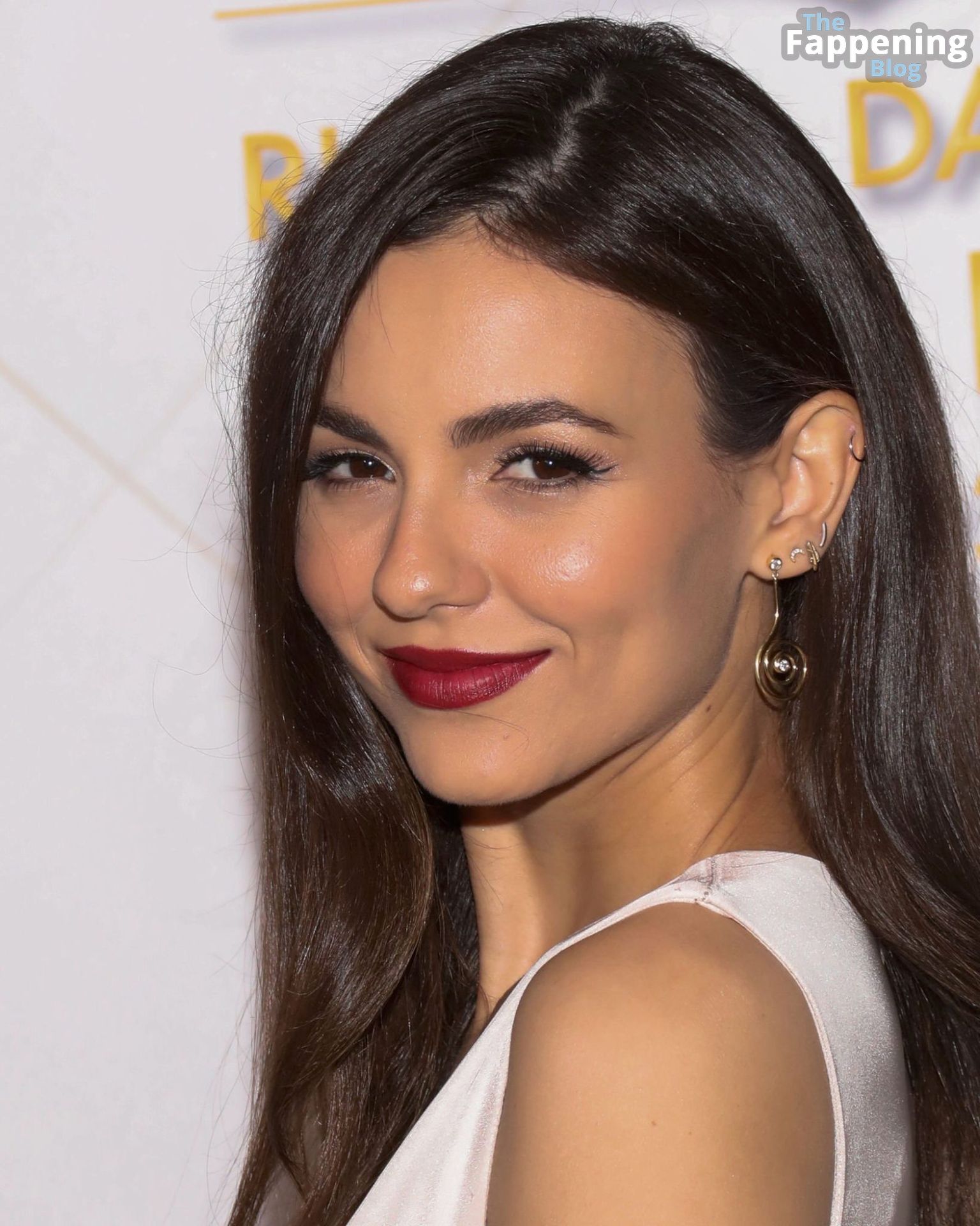 Victoria Justice Shows Off Her Sexy Tits at the Darren Dzienciol and Richie Akiva Oscar Party (27 Photos + Video)
