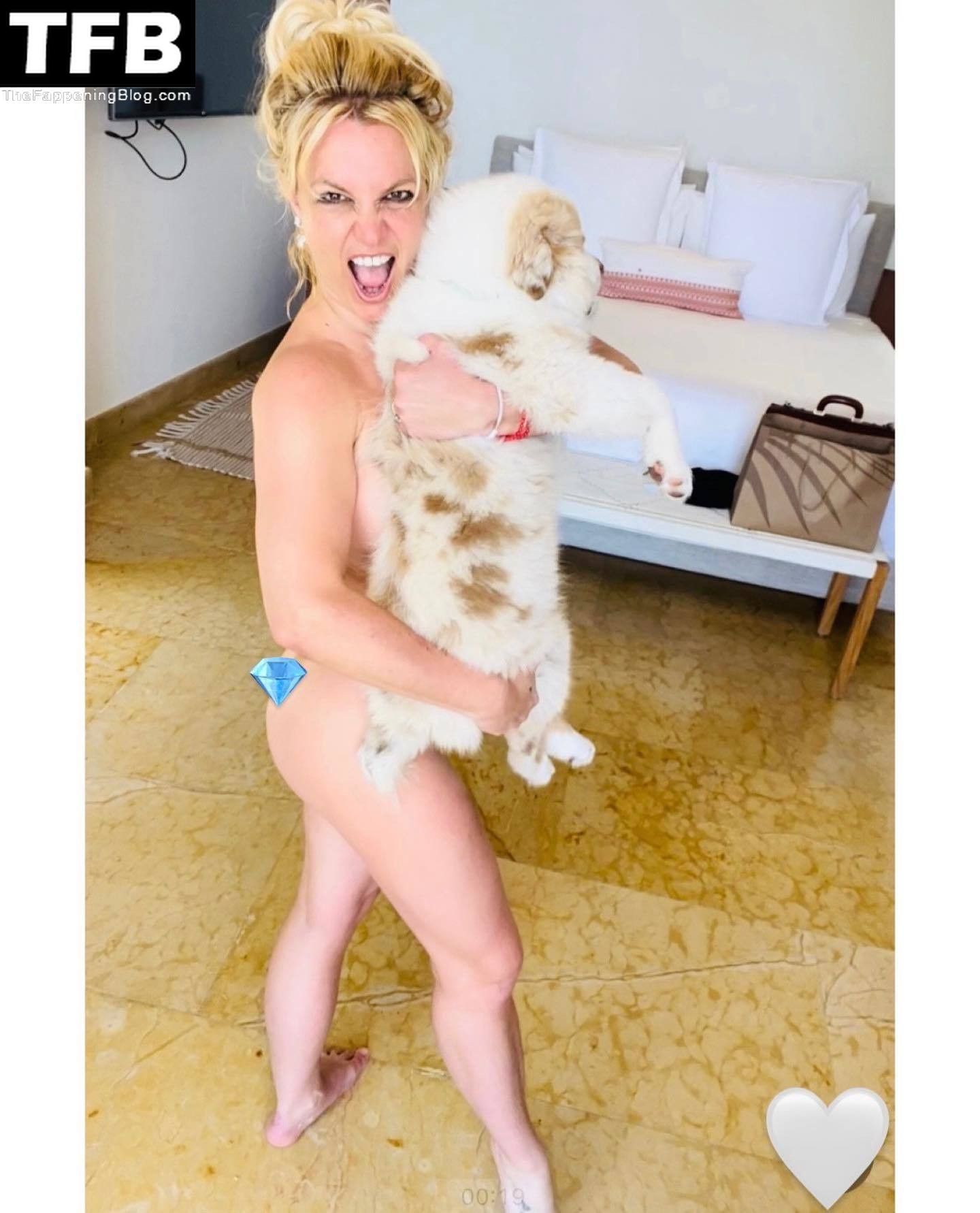 Britney Spears Nude & Sexy Collection â€“ Part 8 (150 Photos) | #TheFappening