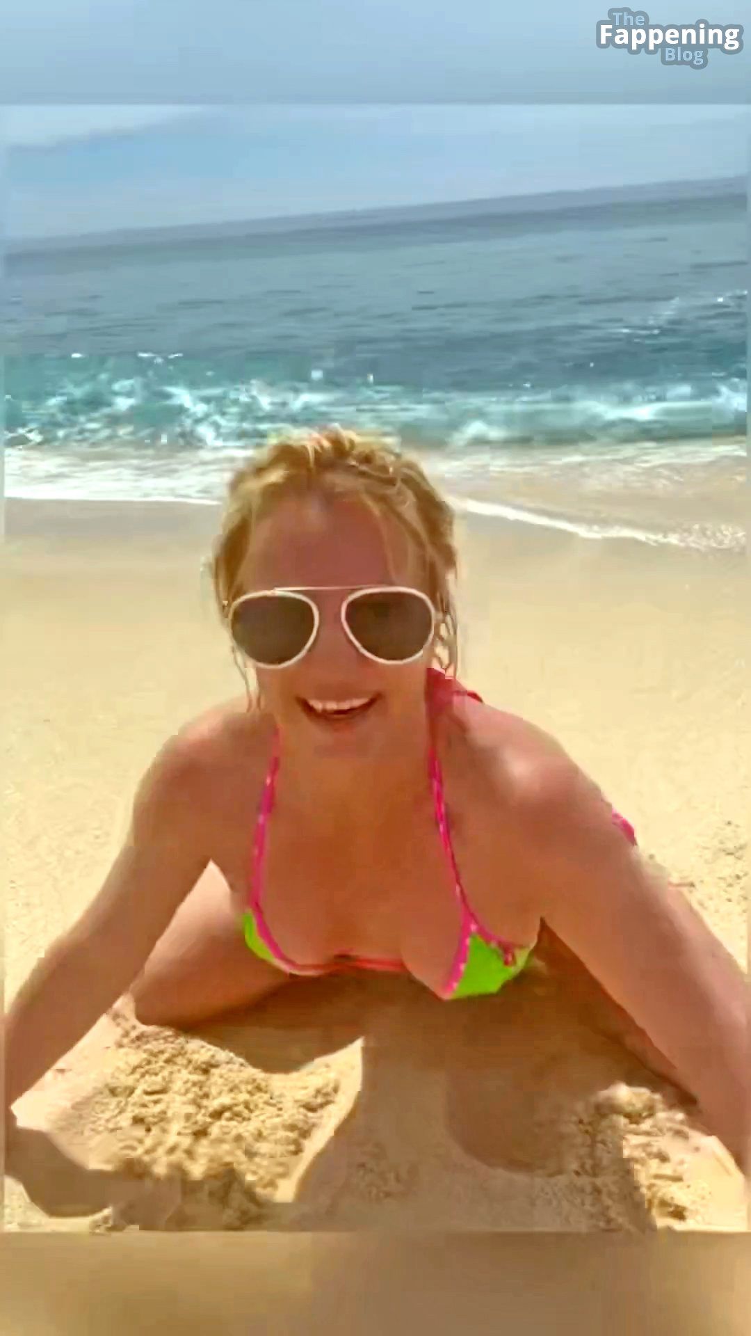 Britney Spears Flaunts Her Sexy Bikini Body (11 Pics + Video)