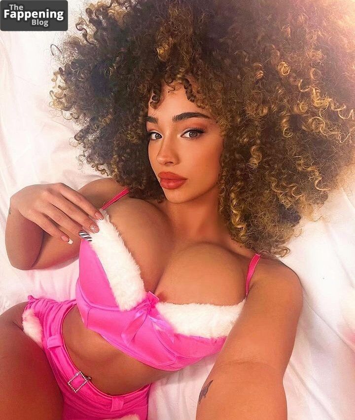 Dana Curly Sexy (5 Photos)