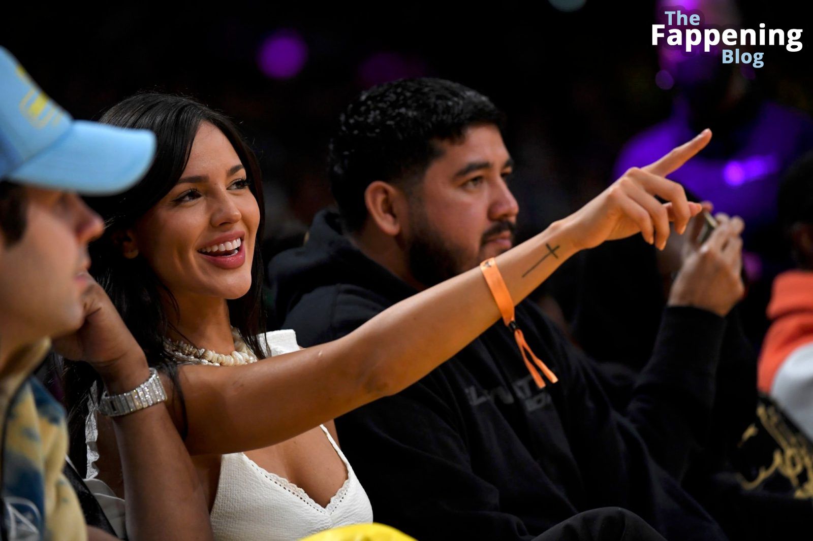 Eiza Gonzalez Looks Stunning at the Los Angeles Lakers vs Dallas Mavericks Game (22 Photos)