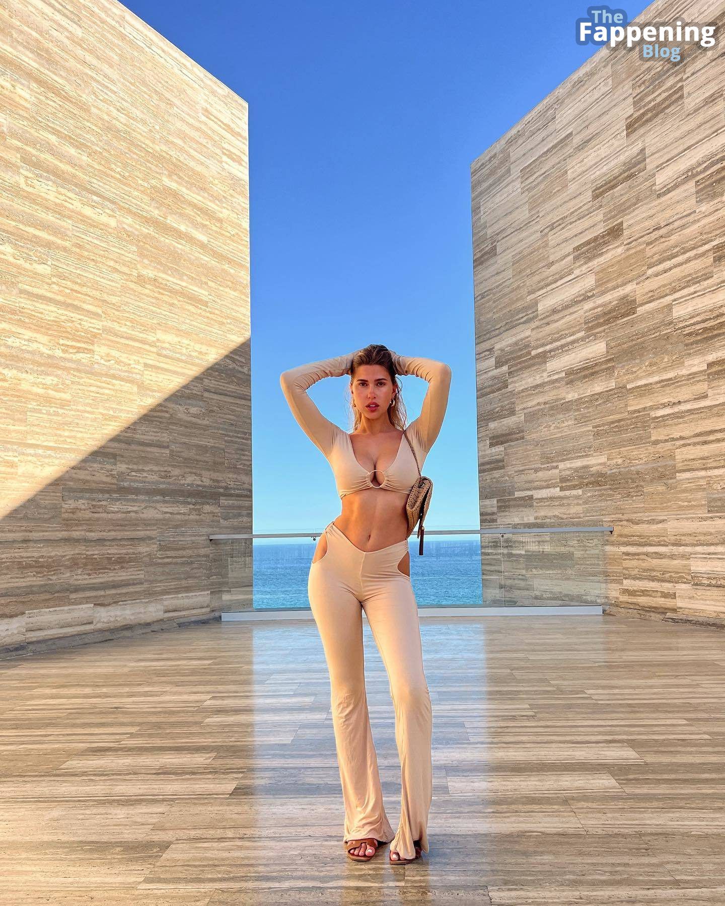 Stunning Kara Del Toro Displays Her Sexy Figure in a New Instagram Shoot (9 Photos)