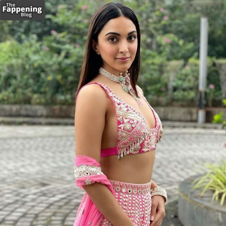 Kiara Advani Topless And Sexy Collection 13 Photos Thefappening 4716