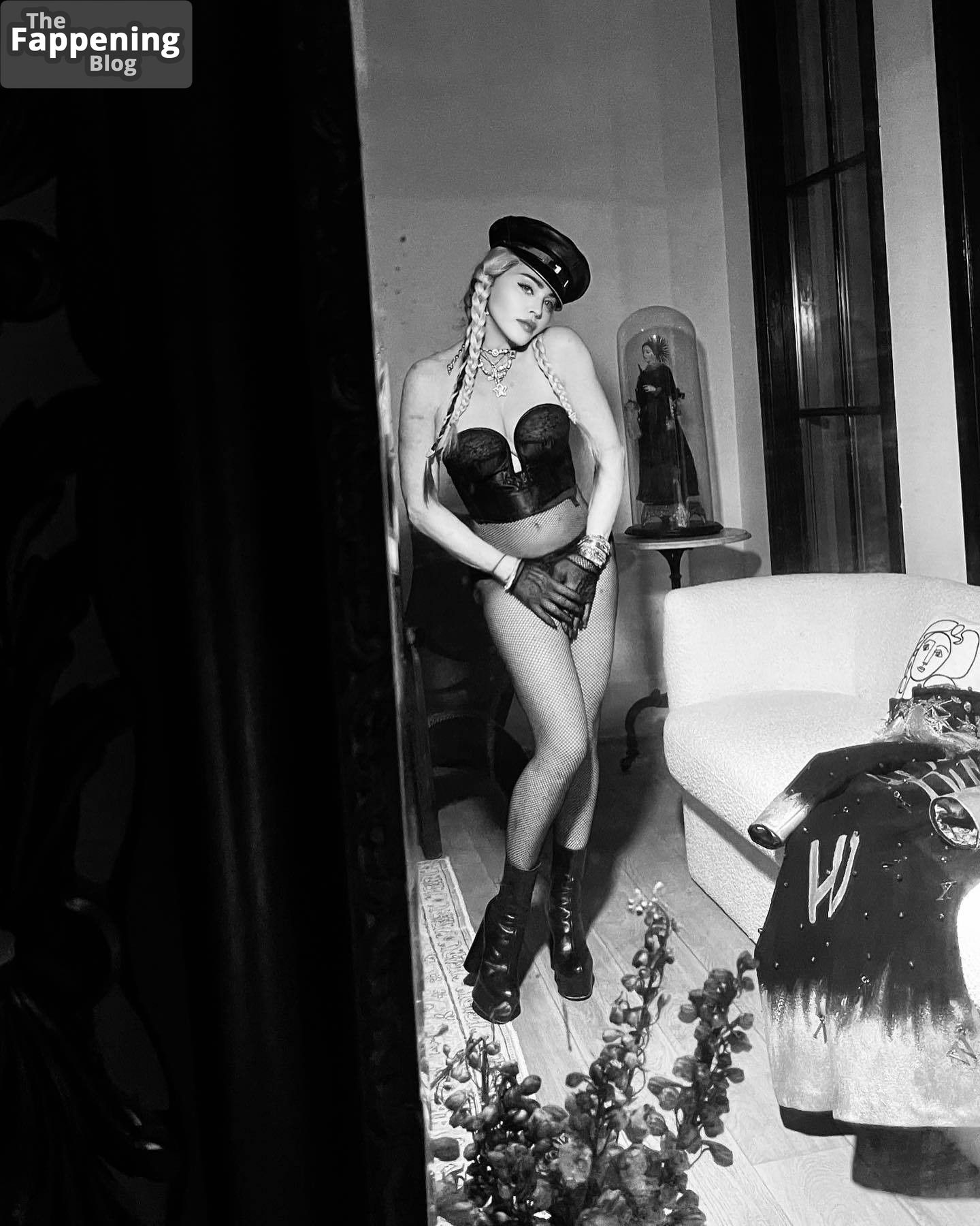 Madonna Nude &amp; Sexy (22 Photos)