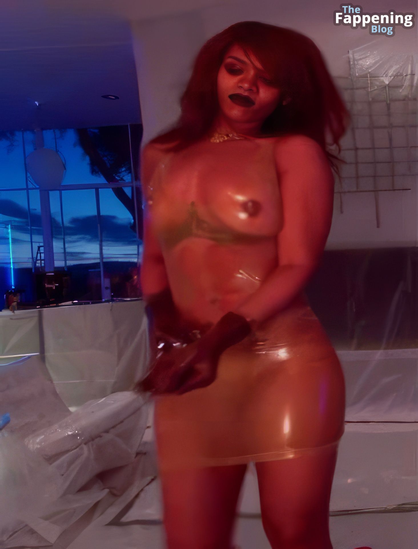 rihanna-breasts-nipples-exposed-video-outtakes-6-2.jpg