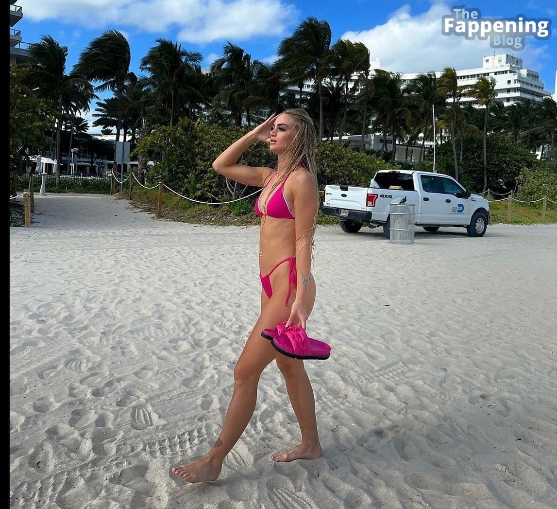 Alisha-Lehmann-Bikini-TheFappeningBlog-2.jpg