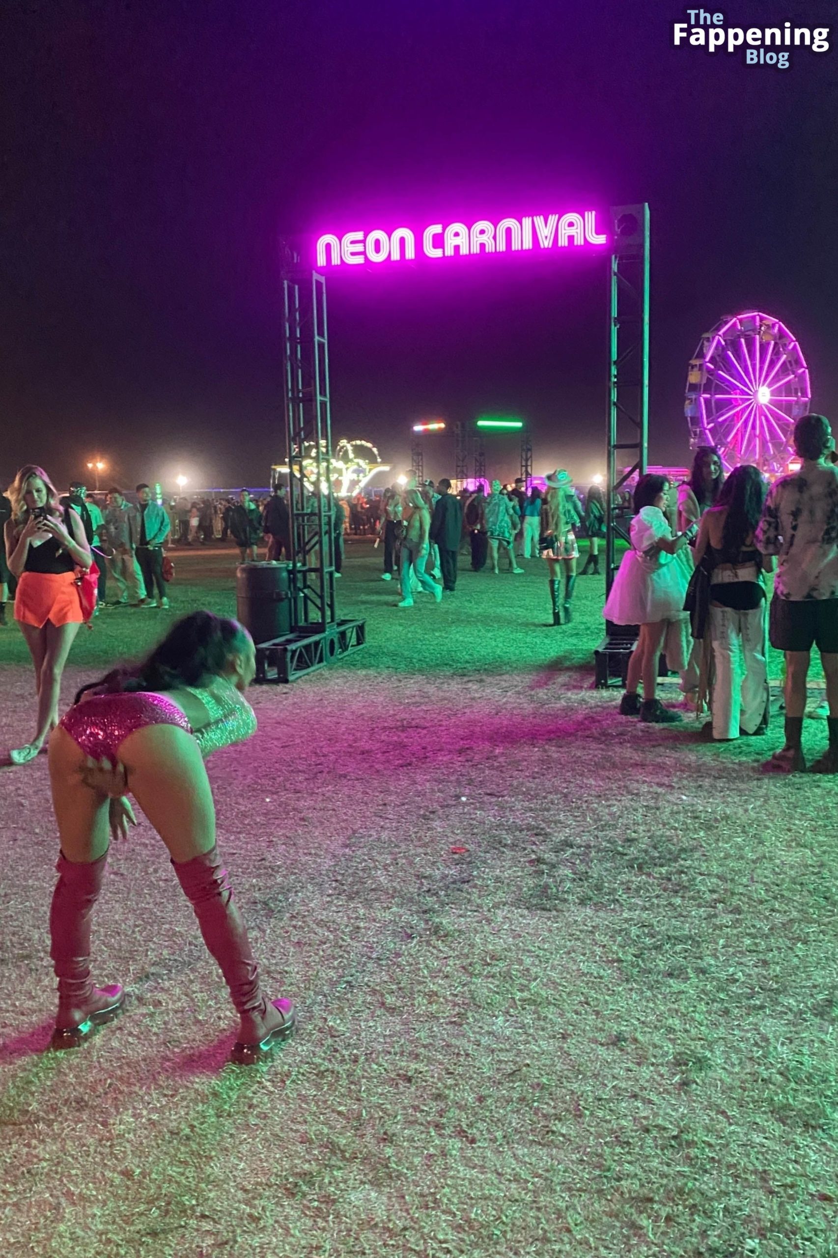 Coi Leray Displays Her Sexy Butt &amp; Tits While Enjoying the Neon Carnival Party (8 Photos + Video)