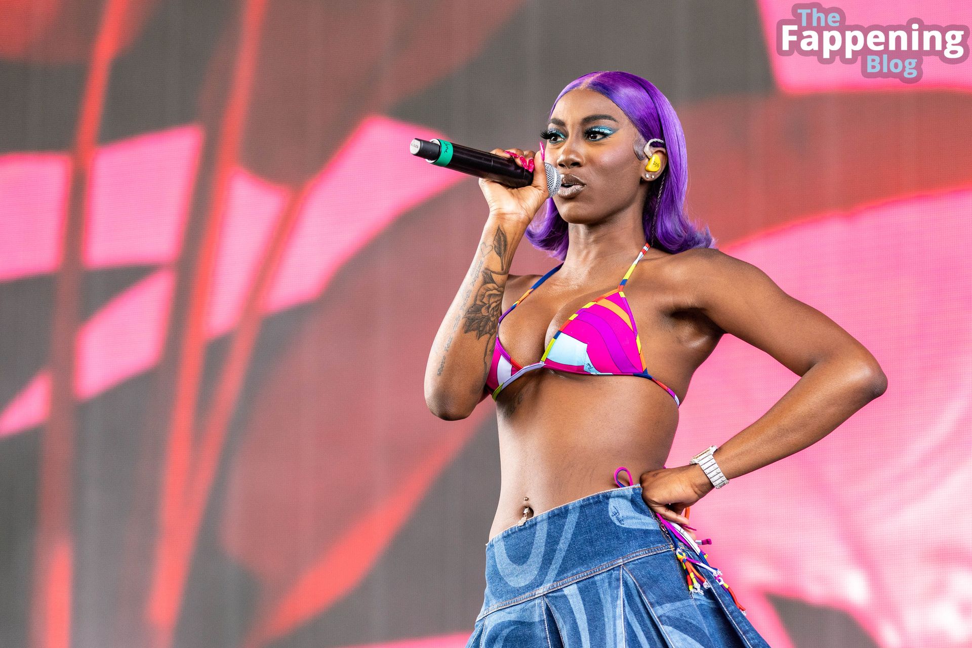 Flo Milli Shows Off Her Sexy Tits on Stage During Coachella Valley Music and Arts Festival (24 Photos)