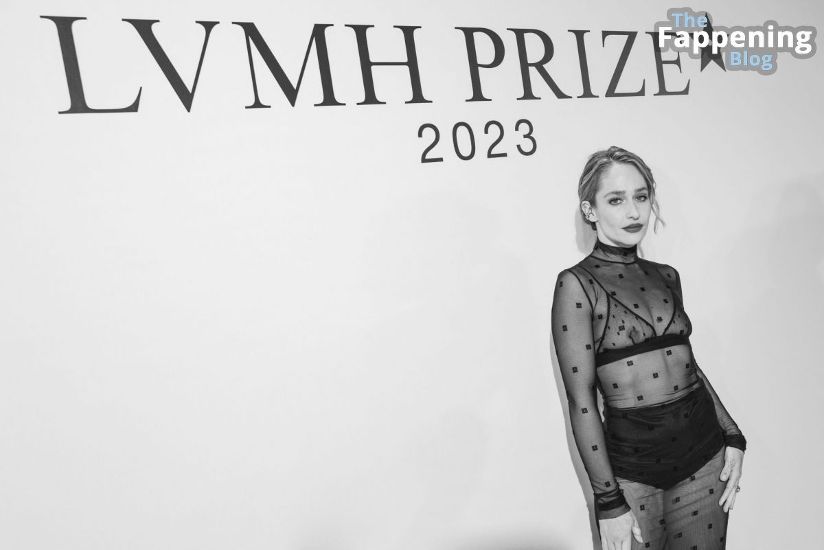 Jemima Kirke Flashes Her Nude Tits (10 Photos)