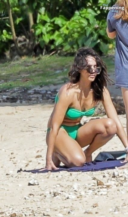 Jessica Alba is Seen Taking Some Deserved Time Off with Cash Warren in Hawaii (37 Photos)