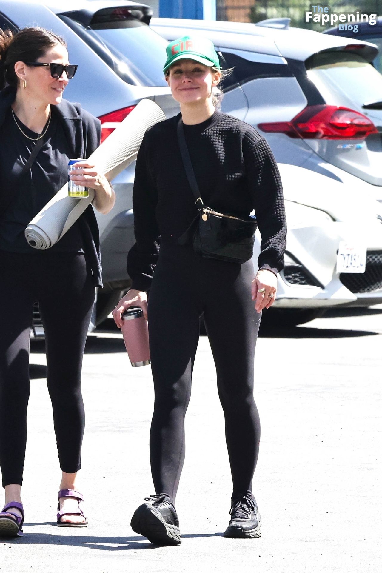 Kristen Bell Kicks Off Her Friday with a Yoga Class in LA (25 Photos)
