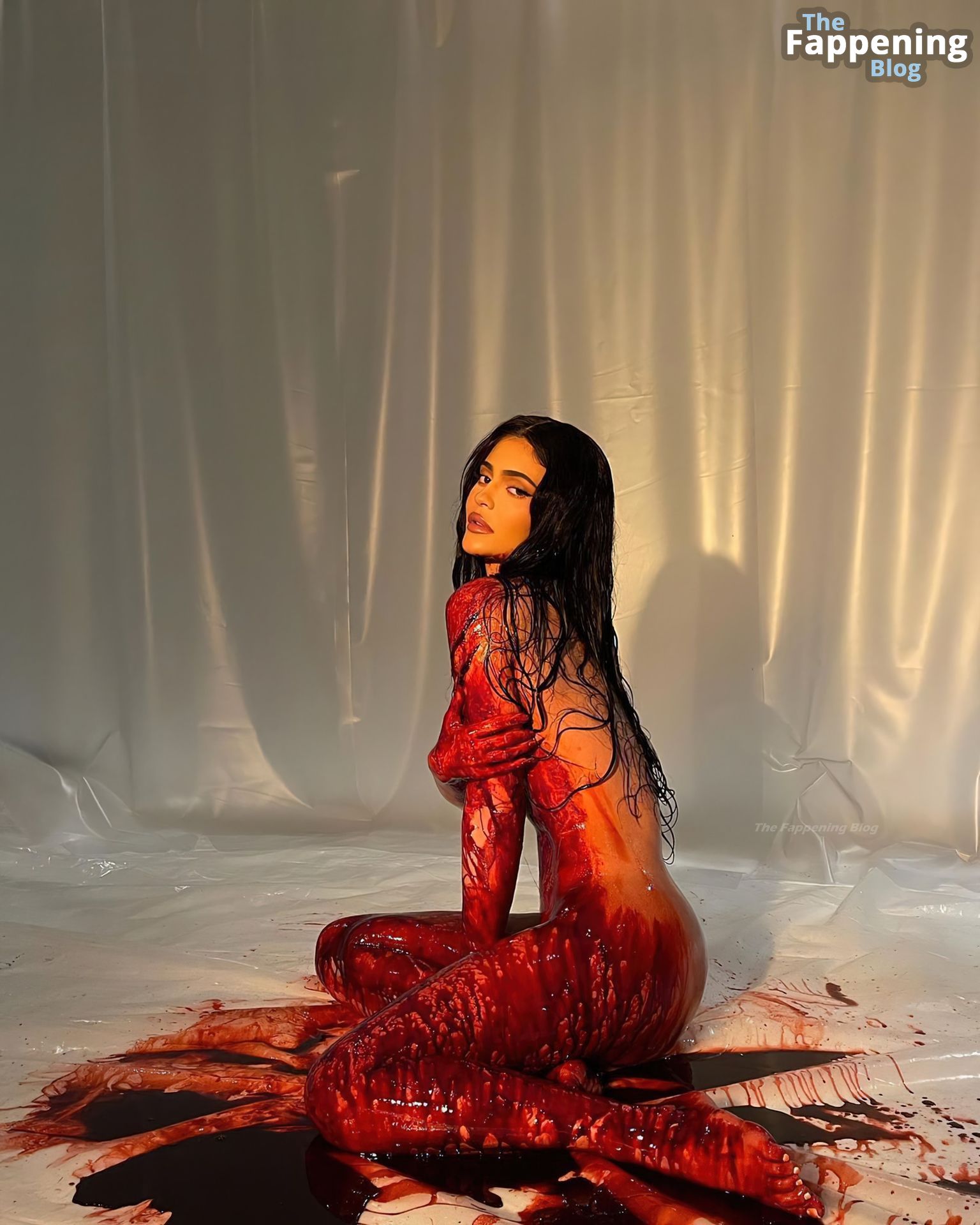 Kylie-Jenner-Naked-COvered-with-Blood-11-thefappeningblog.com_.jpg