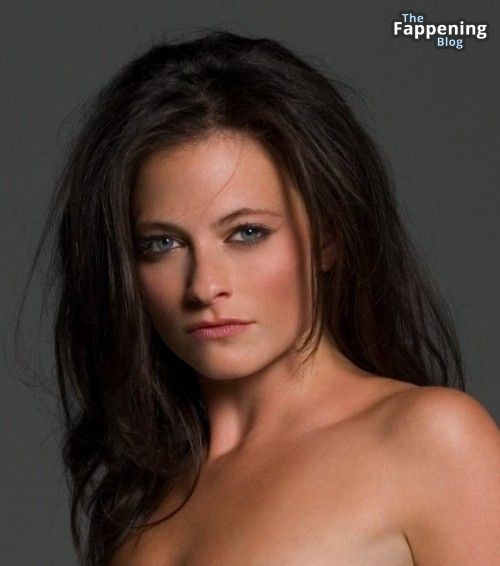 Lara Pulver Nude &amp; Sexy Collection (48 Photos)