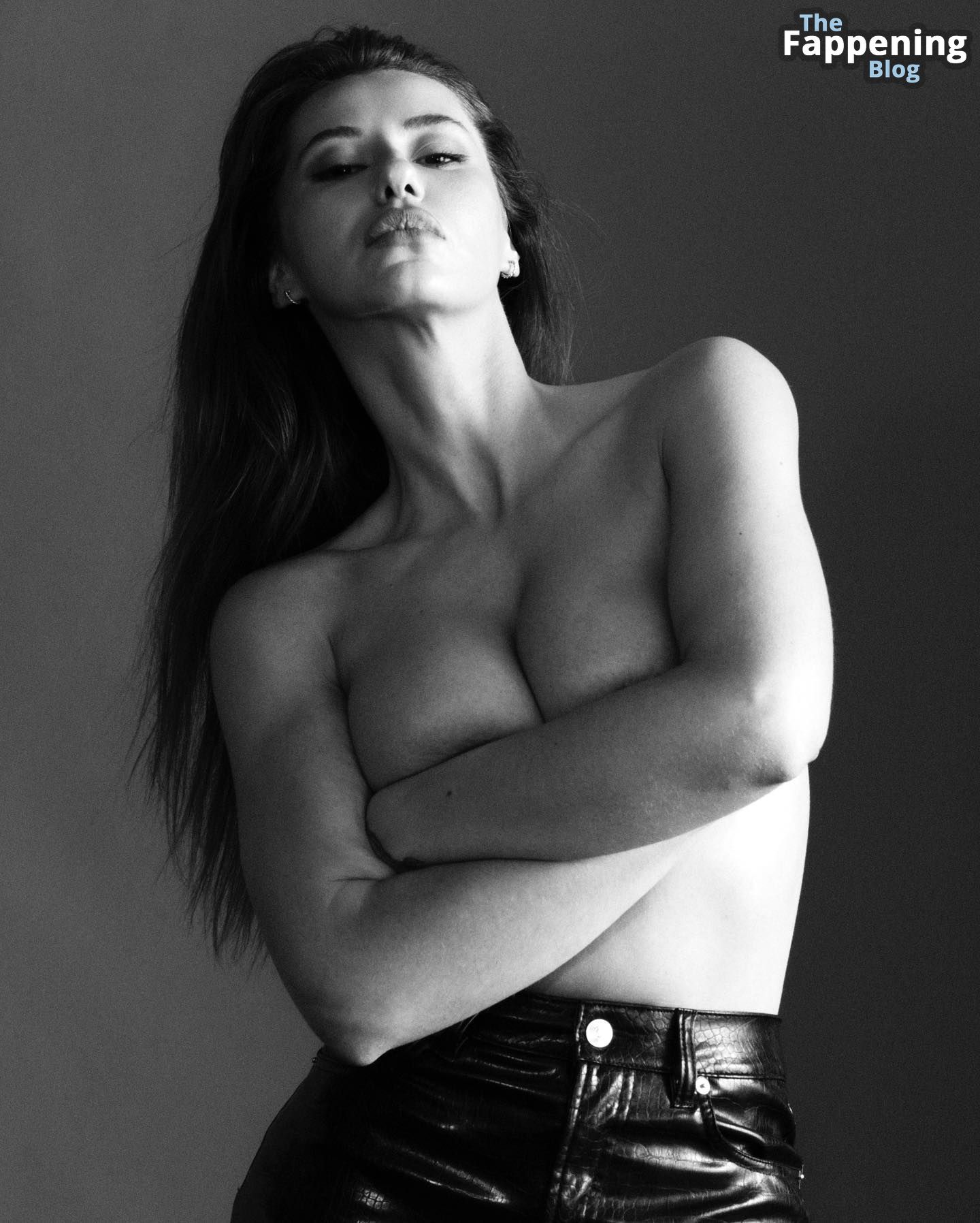 Laura Cartier Nude &amp; Sexy Collection (47 Photos)