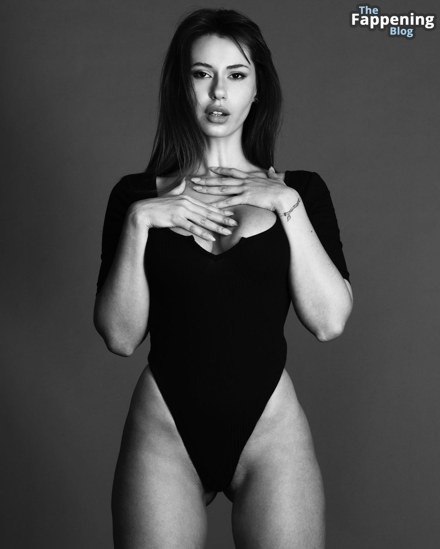 Laura Cartier Nude &amp; Sexy Collection (47 Photos)