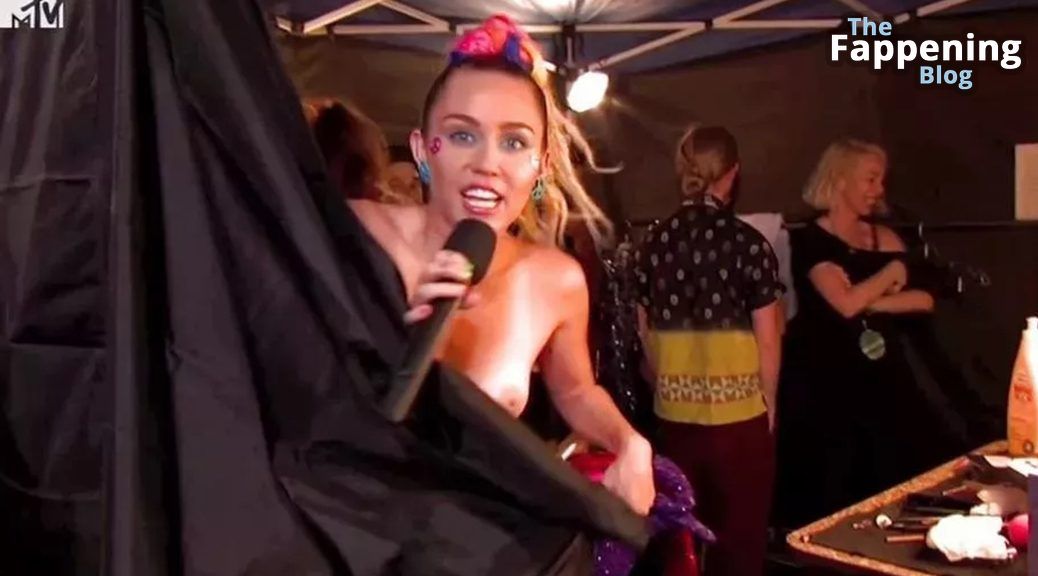Miley Cyrus Nude &amp; Sexy Collection (12 Photos)