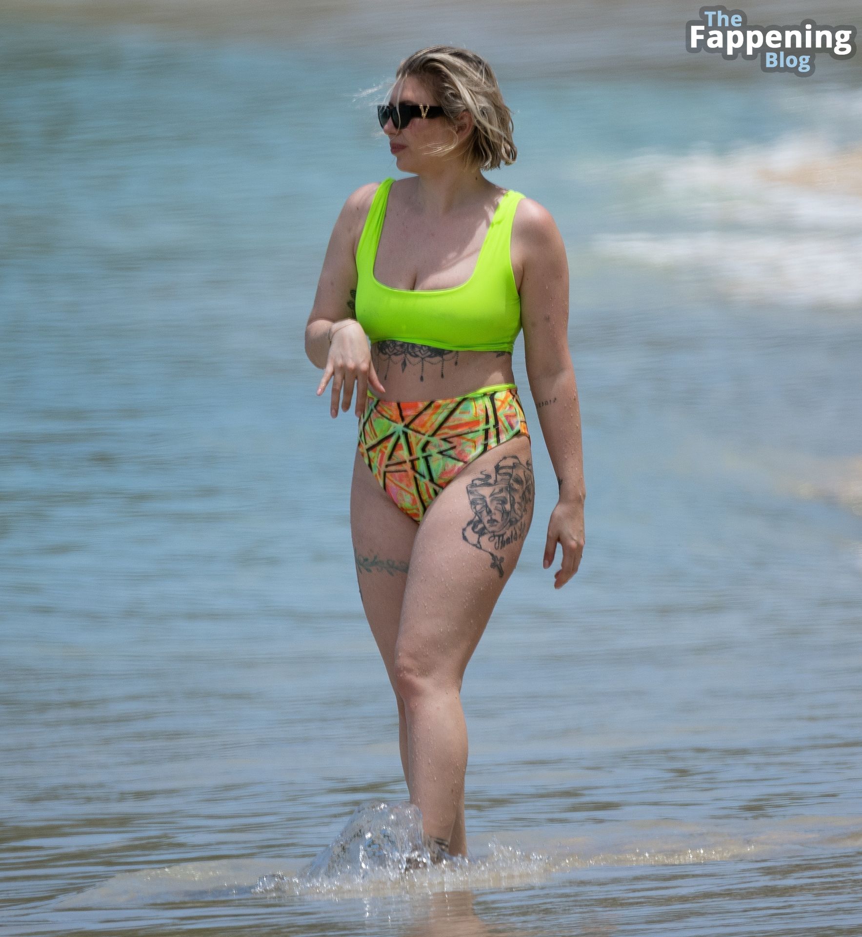 Olivia Bowen Shows Off Her Curves on the Beach of Barbados (21 Photos)