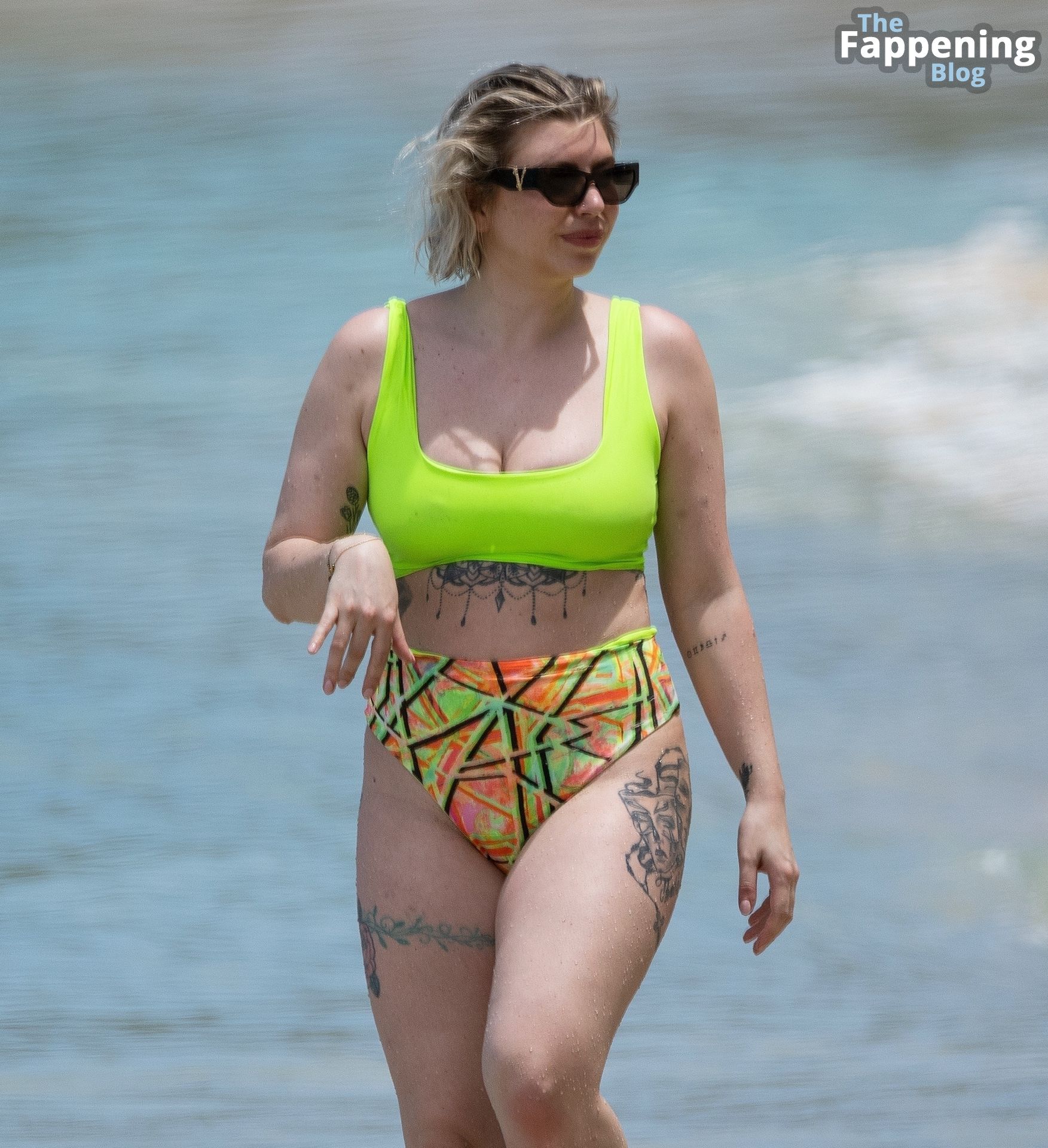 Olivia Bowen Shows Off Her Curves on the Beach of Barbados (21 Photos)