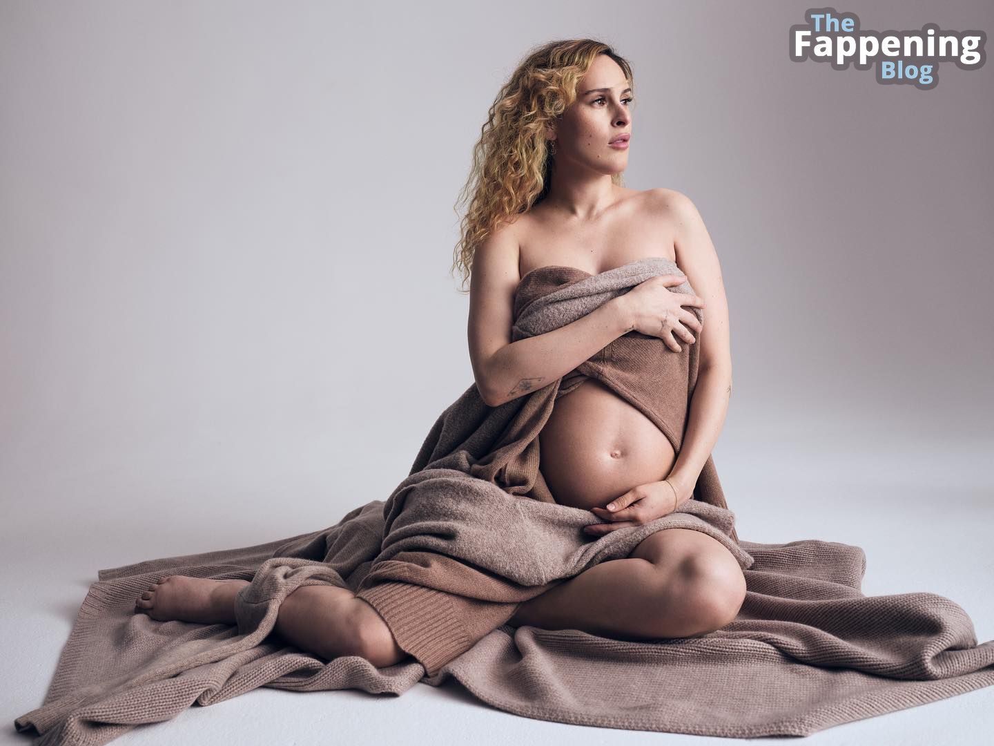 Rumer-Willis-Pregnant-The-Fappening-Blog-1.jpg