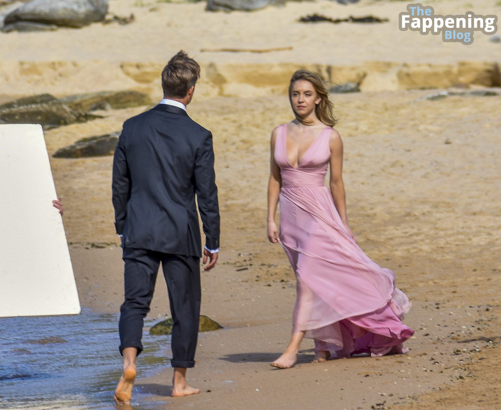 Busty Sydney Sweeney Looks Hot in a Pink Dress on Set (14 Photos)