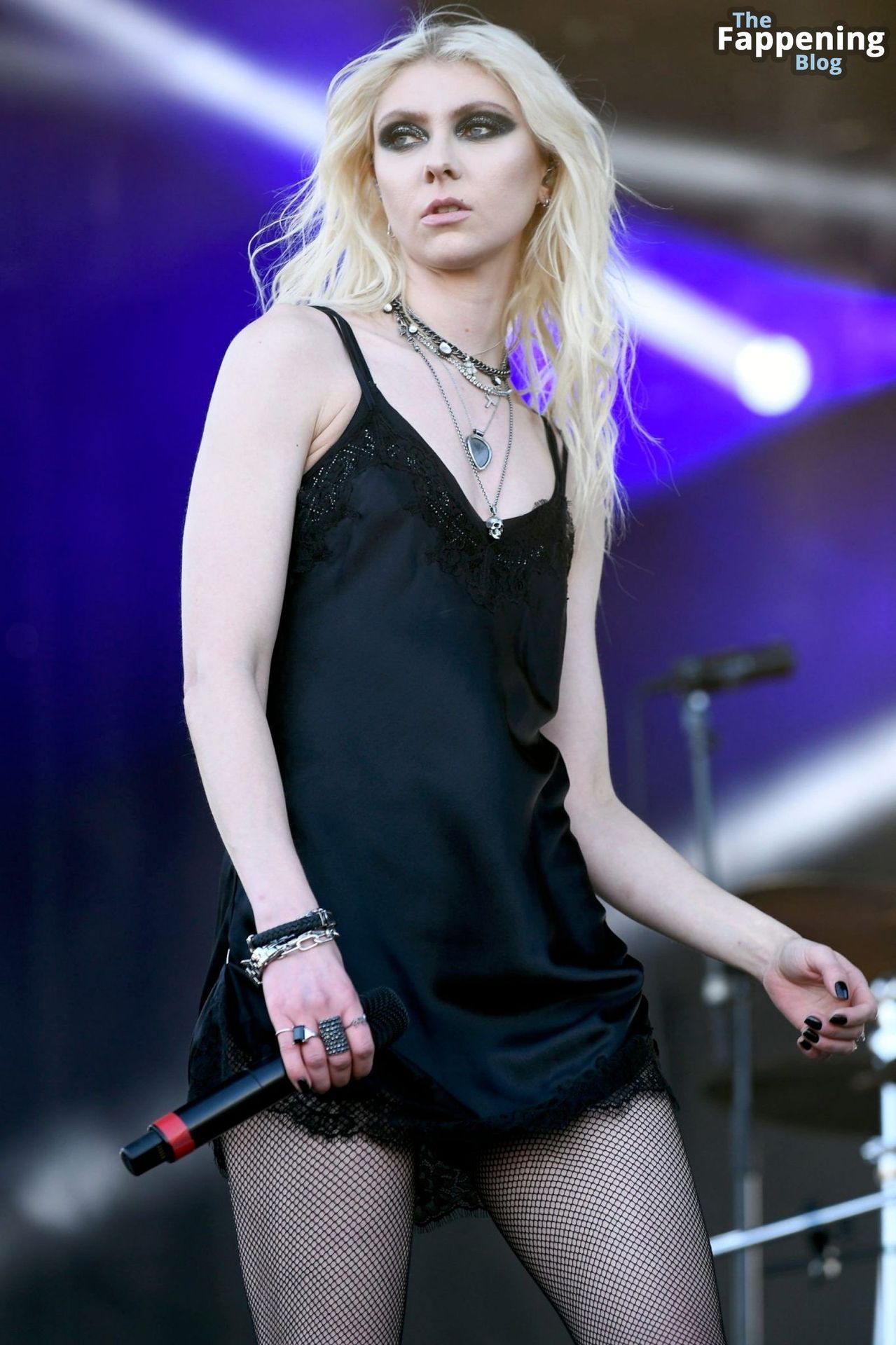 Taylor Momsen Performs On Stage During Innings Festival 2023 (9 Photos)
