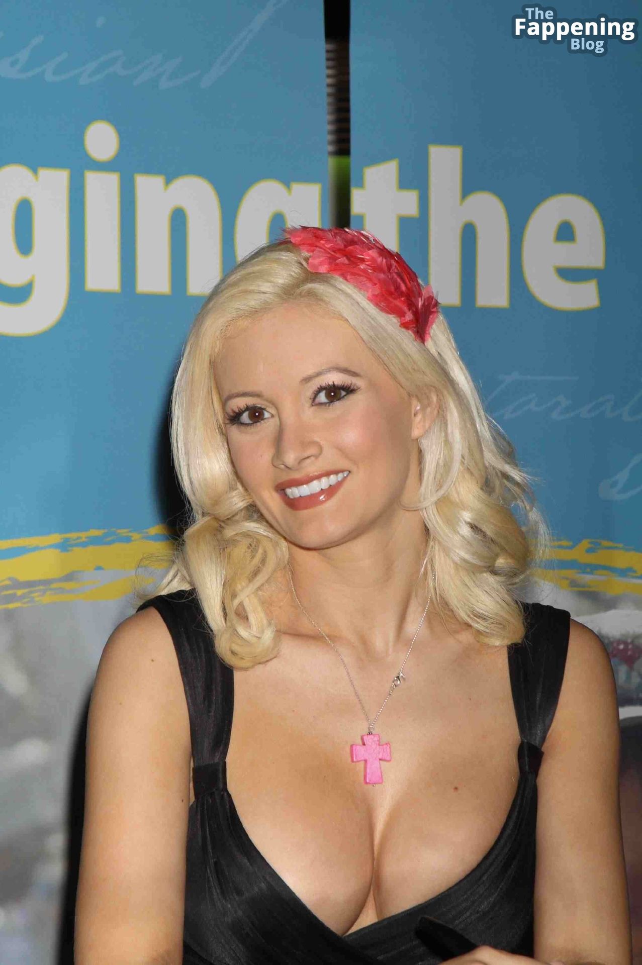 Holly Madison Nude &amp; Sexy Collection – Part 2 (65 Photos)