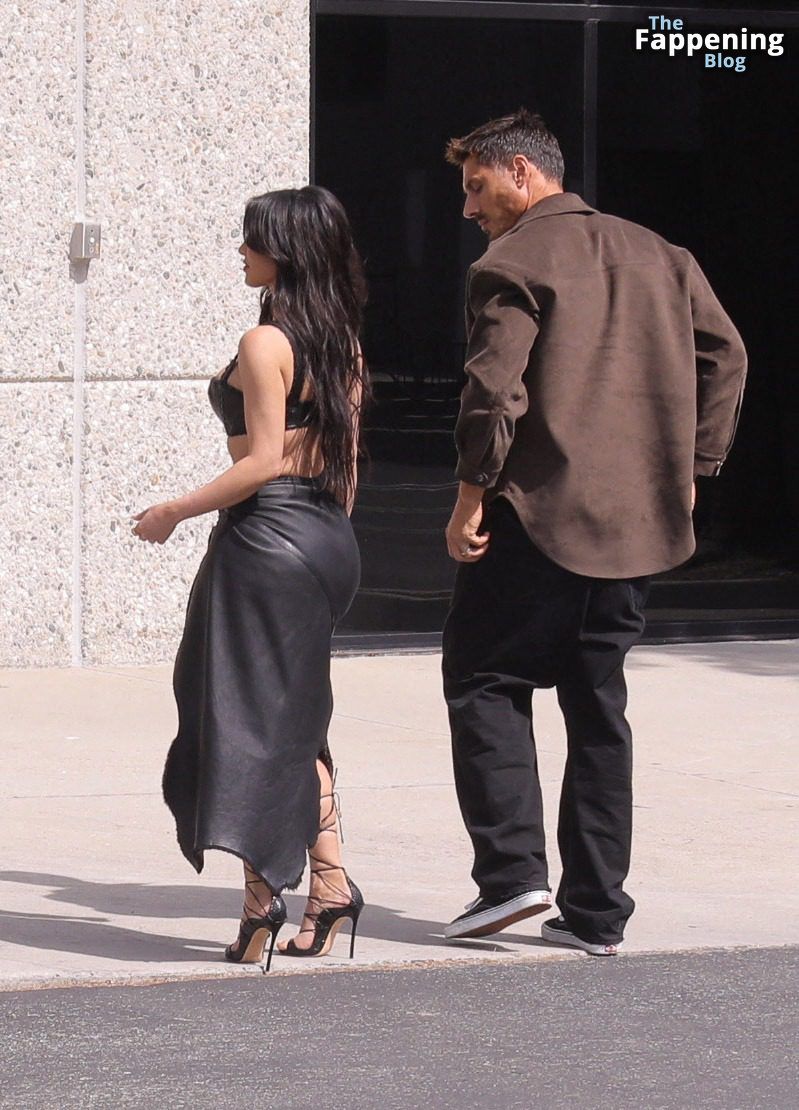 kim-kardashian-big-boobs-leather-skirt-photo-shoot-14-thefappeningblog.com_.jpg