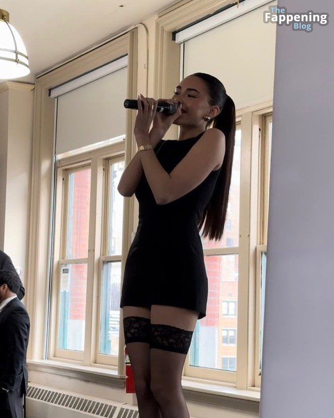 Madison Beer Performs for “The Half of It: A Memoir” in NYC (10 Pics + Video)