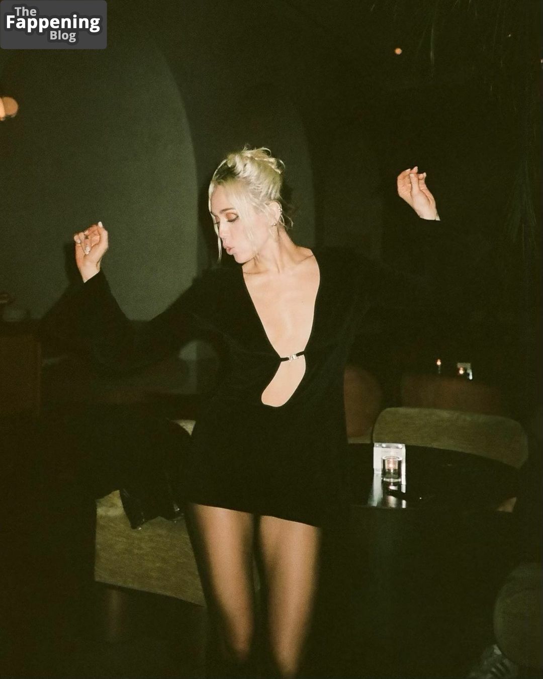 Miley Cyrus Nude &amp; Sexy Collection (12 Photos)