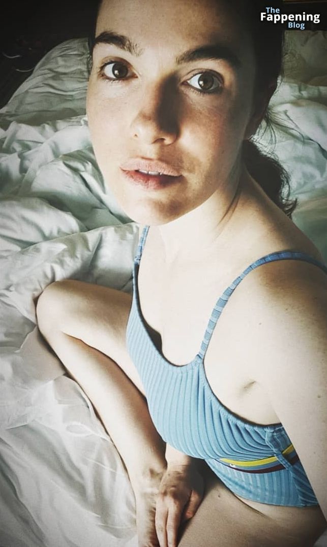 Verena Altenberger Topless &amp; Sexy (6 Photos)