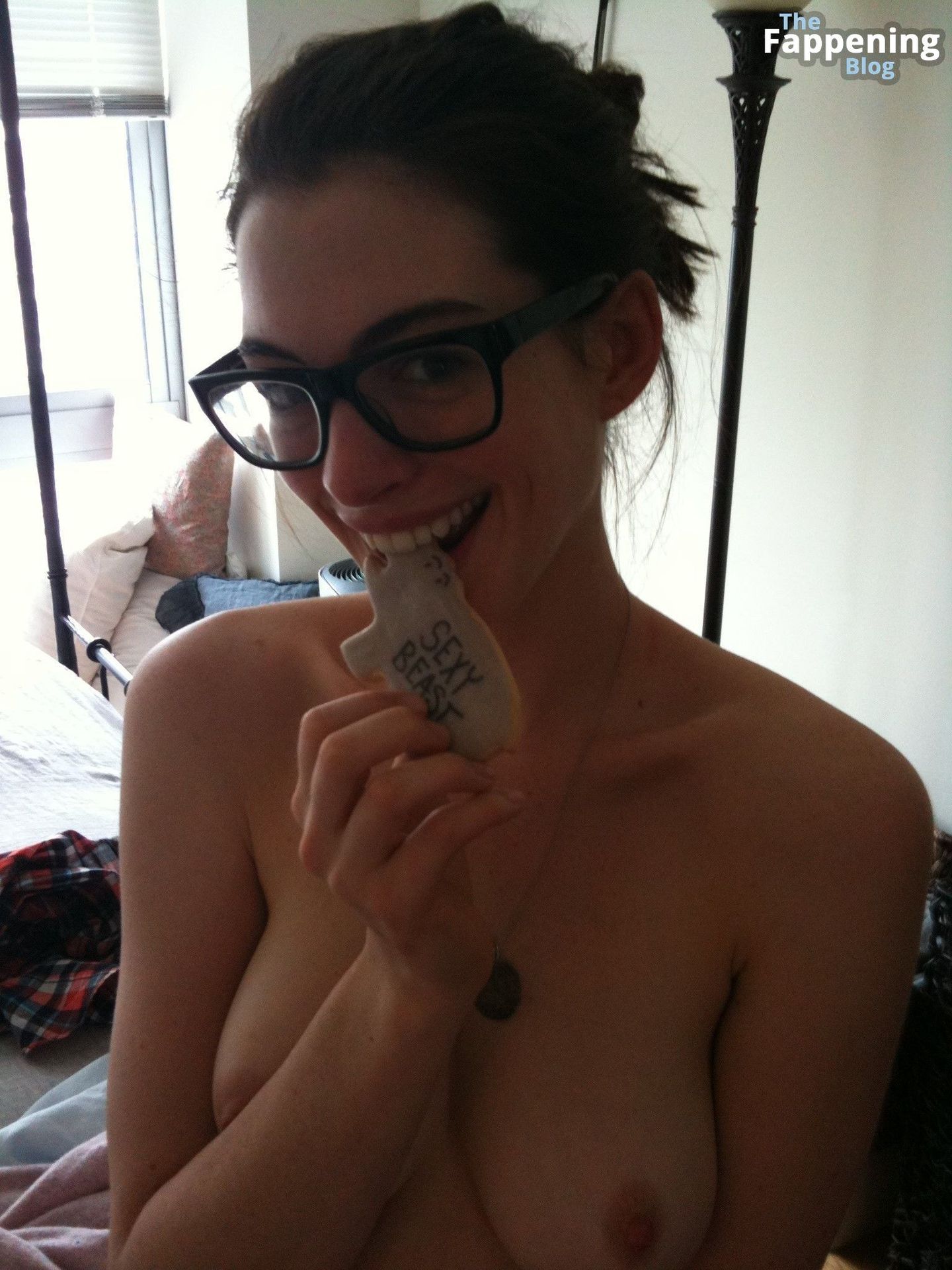 Anne-Hathaway-Nude-TheFappening-Blog-4.jpg