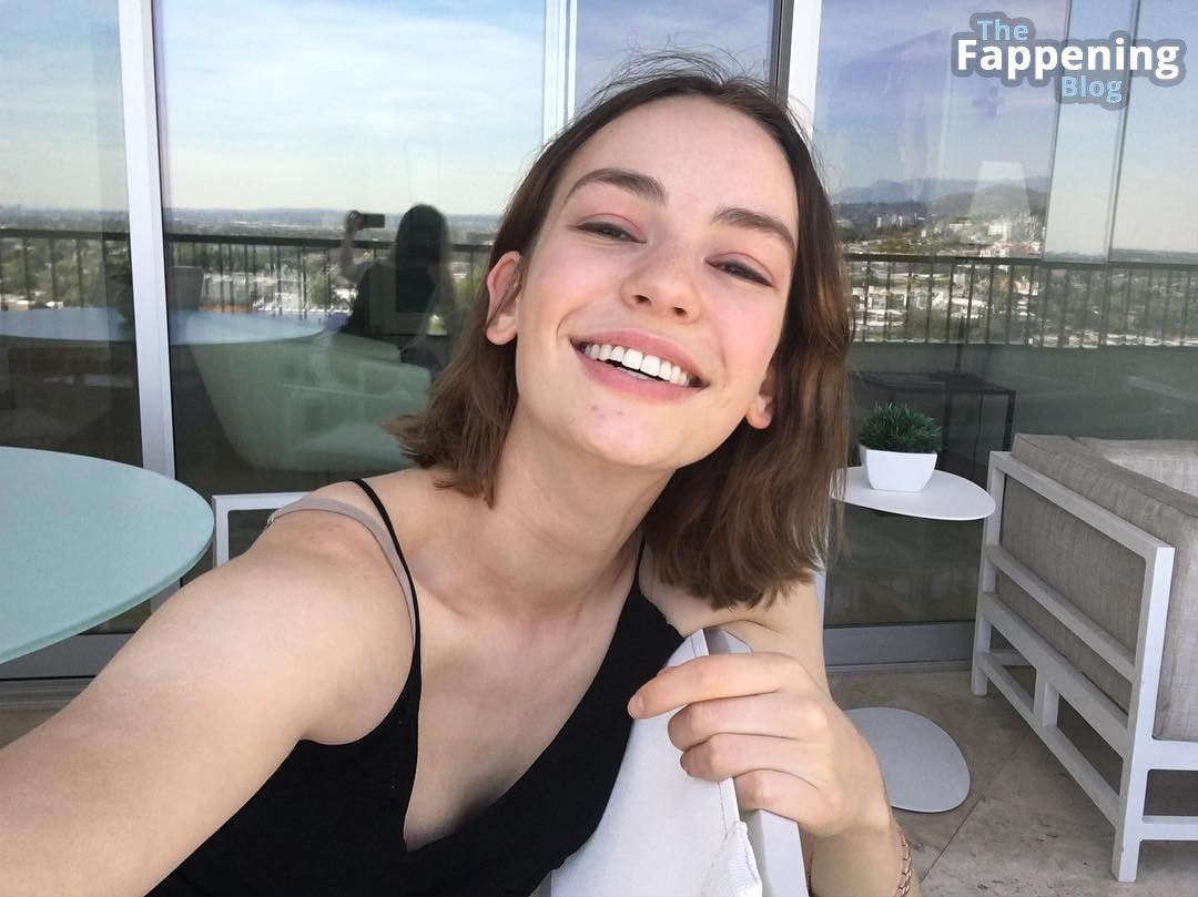 Brigette Lundy Paine Sexy Topless 29 Pics Everydaycum💦 And The Fappening ️