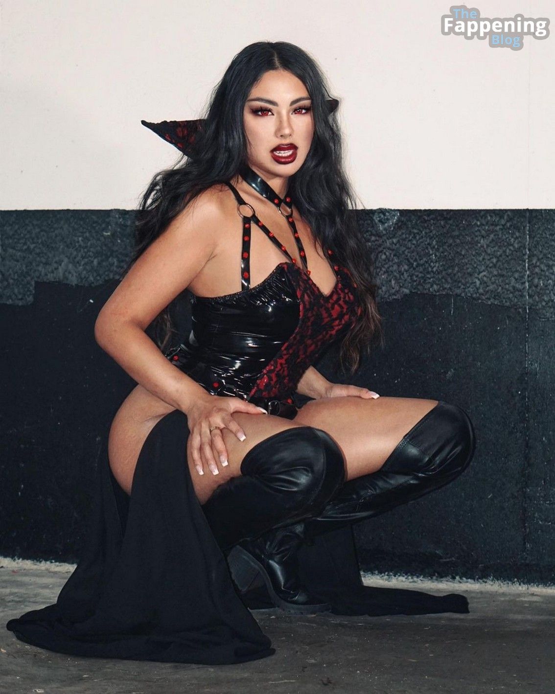 Erika-Kitax-Sexy-Vampire-TheFappeningBlog-3.jpg