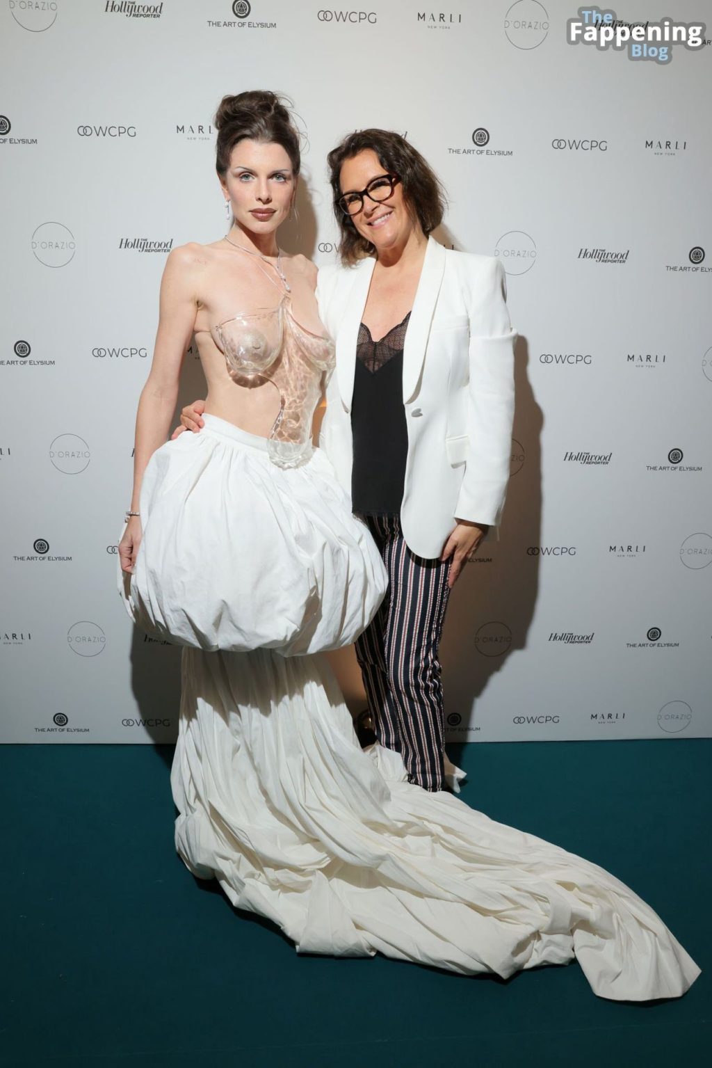 Julia Fox Shows Off Her Nude Tits At The The Art Of Elysium “paradis” 25th Anniversary In Cannes 