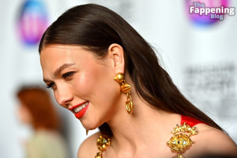 Braless Karlie Kloss Stuns In Red At The Future Of Fashion Celebration