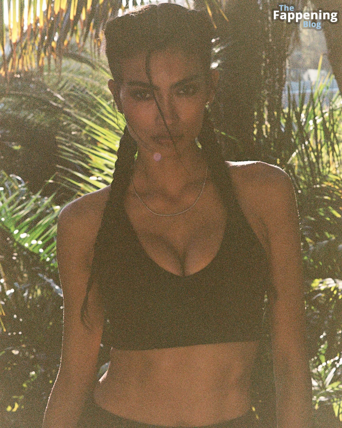 Kelly Gale Sexy &amp; Topless (23 Photos)