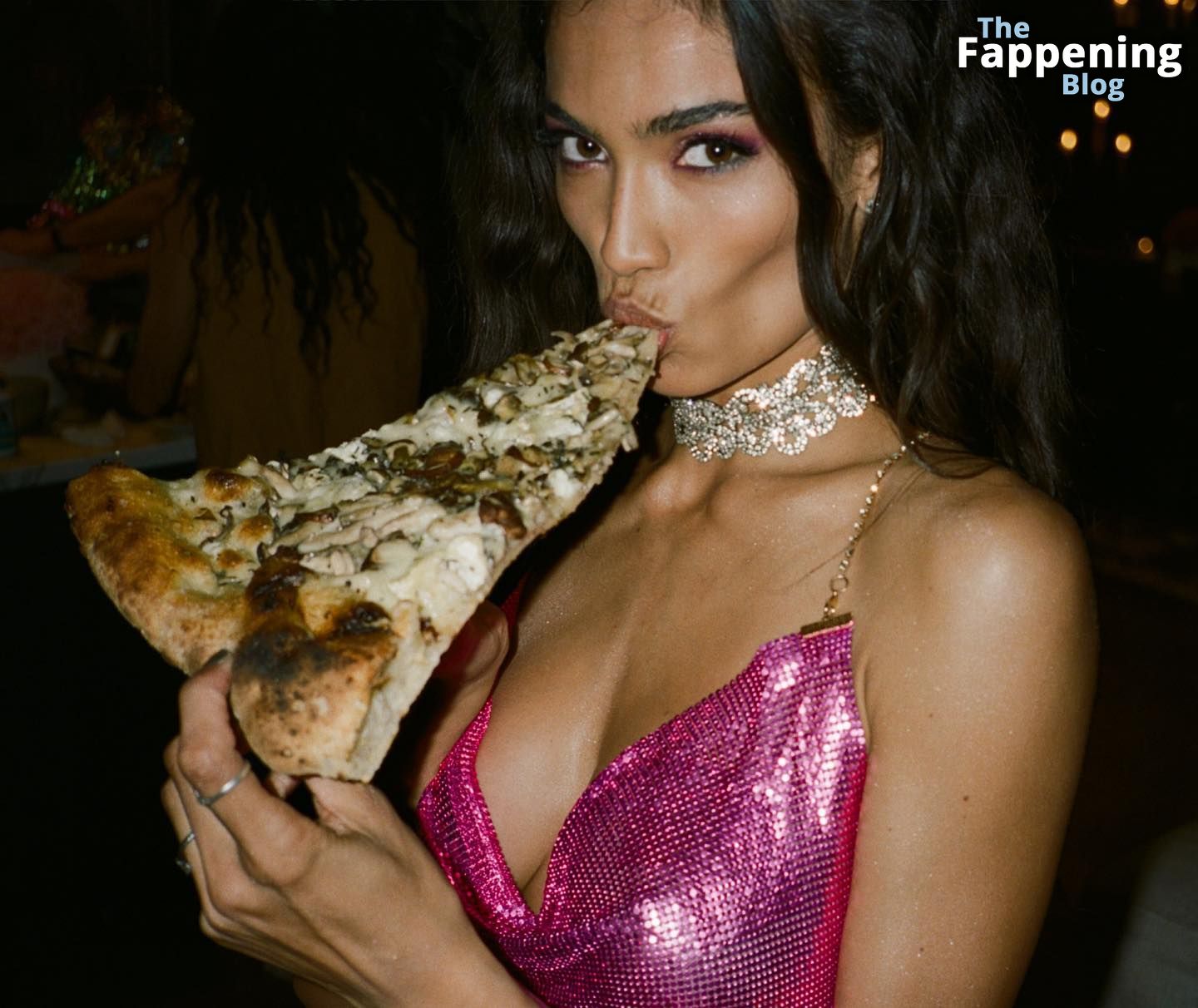 Kelly Gale Sexy &amp; Topless (23 Photos)