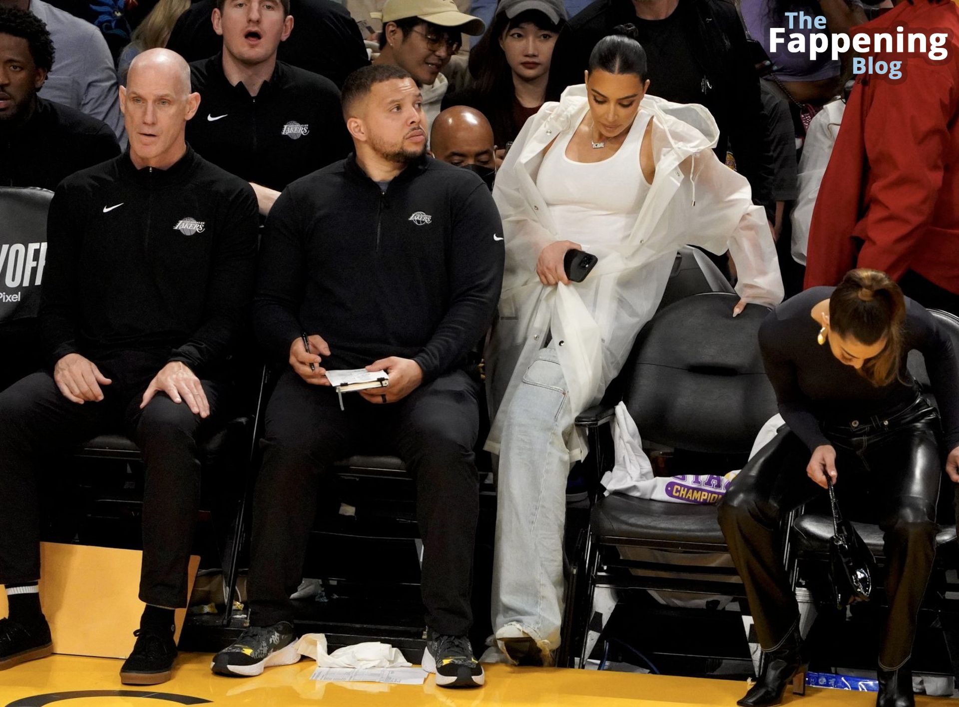 Kim Kardashian Displays Her Cleavage at the NBA Playoffs Between the LA Lakers and The Golden State Warriors (31 Photos)