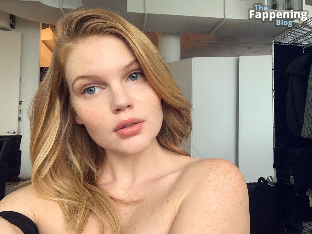 Savannah Smith (Model) Nude Sexy 32